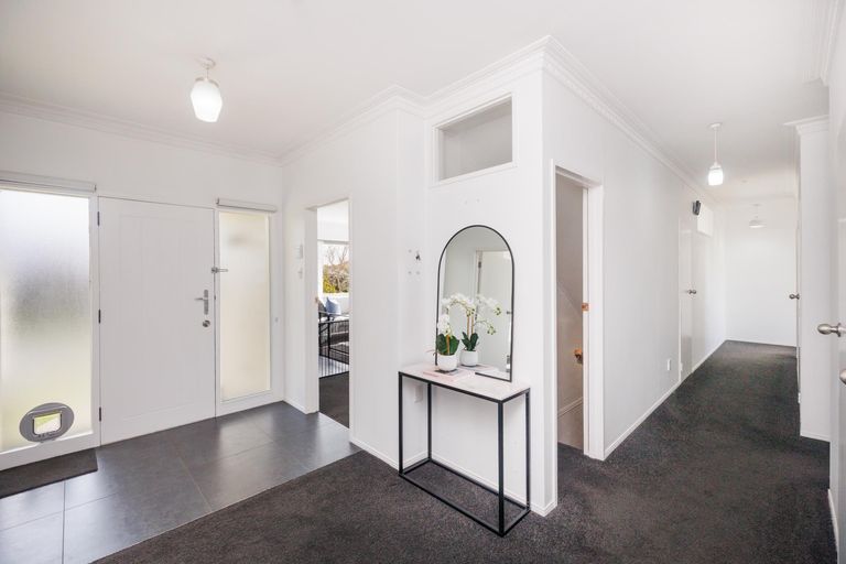 Photo of property in 36 Winston Avenue, Hokowhitu, Palmerston North, 4410