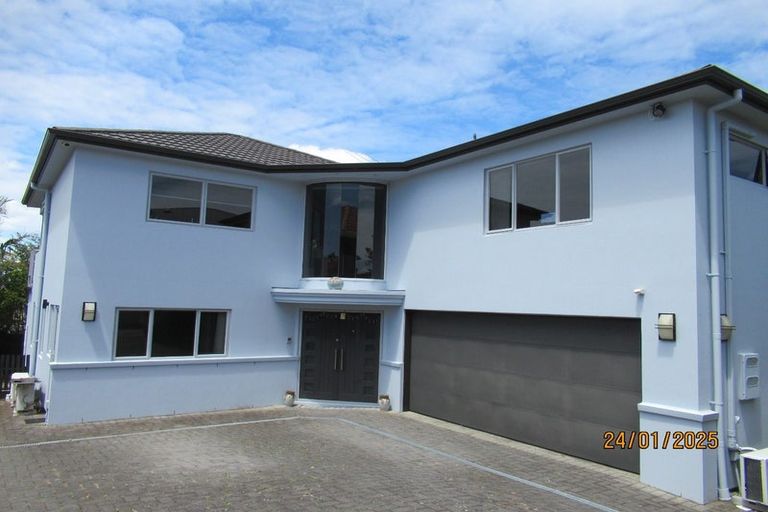 Photo of property in 4313a Great North Road, Glendene, Auckland, 0602