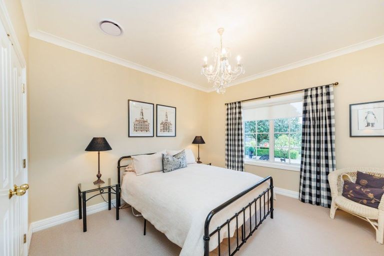 Photo of property in 35 Cashmere Drive, Fitzherbert, Palmerston North, 4410