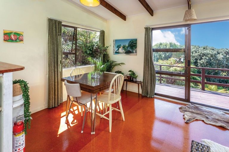 Photo of property in 20 Tutaritari Road, Hahei, Whitianga, 3591