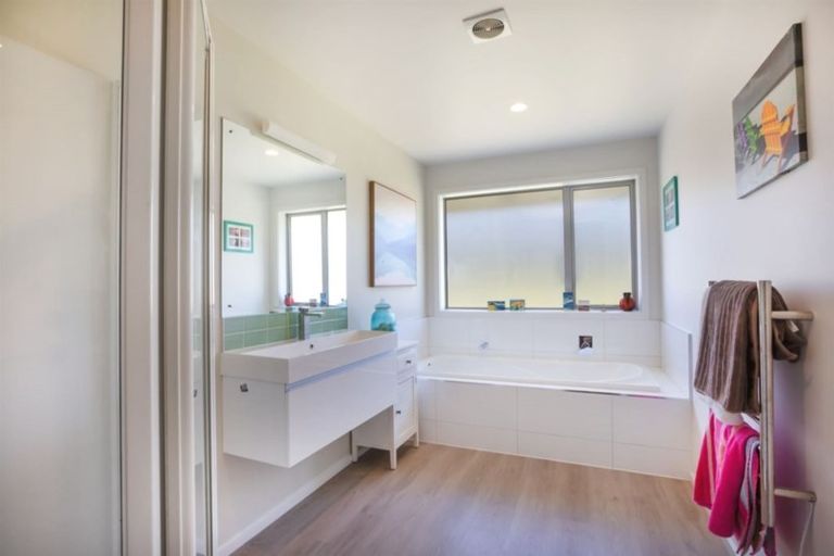 Photo of property in 17 Resolution Drive, Whitby, Porirua, 5024