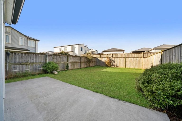 Photo of property in 25 Warbler Crescent, Papakura, 2110