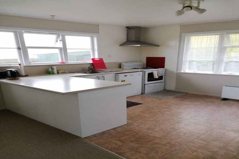 Photo of property in 26 Horokiwi Road West, Newlands, Wellington, 6037