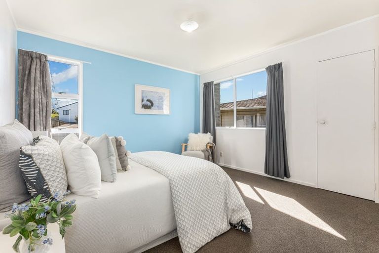 Photo of property in 2a Colchester Crescent, Newlands, Wellington, 6037