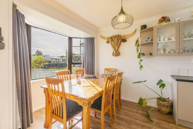 Photo of property in 11 Woburn Street, Waipukurau, 4200