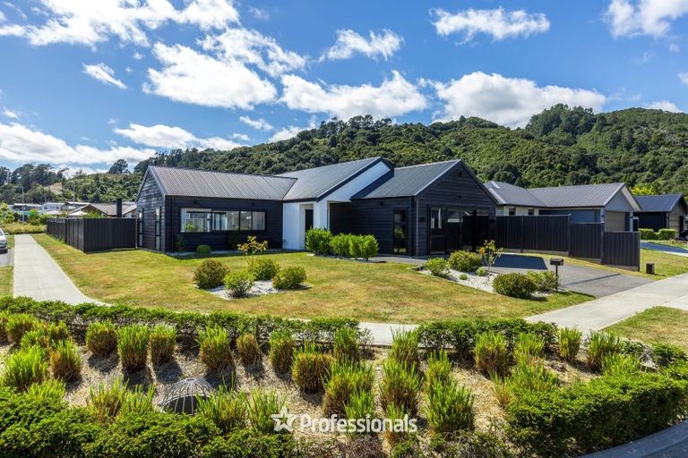 Photo of property in 20 Salisbury Crescent, Wallaceville, Upper Hutt, 5018