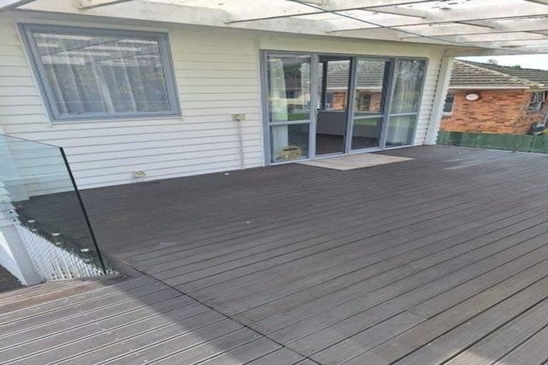 Photo of property in 137 Reeves Road, Pakuranga Heights, Auckland, 2010