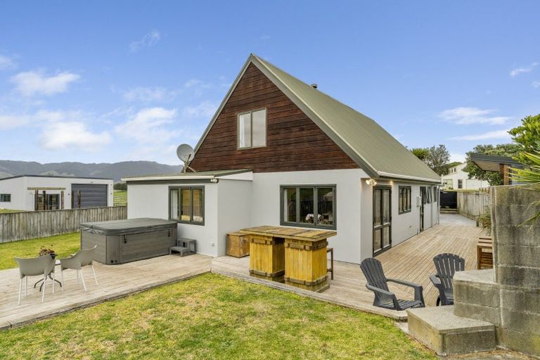 Photo of property in 10 Brendon Drive, Te Horo Beach, Otaki, 5581