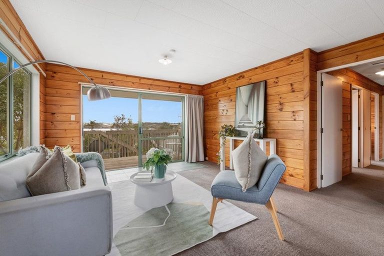 Photo of property in 1/3 Jumento Place, Unsworth Heights, Auckland, 0632