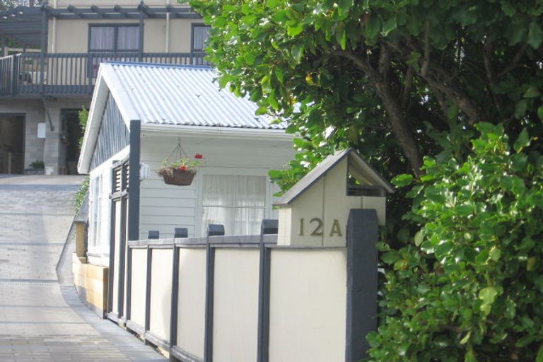 Photo of property in 12 Redwood Avenue, Tawa, Wellington, 5028
