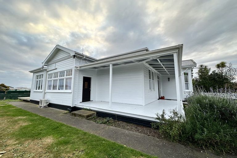 Photo of property in 17 Caius Avenue, Gonville, Whanganui, 4501