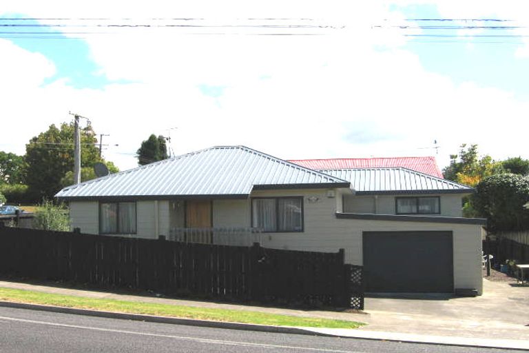 Photo of property in 37 Hutchinson Avenue, New Lynn, Auckland, 0600