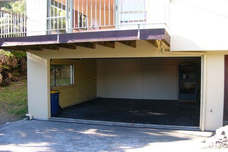 Photo of property in 17 Barker Rise, Northcross, Auckland, 0632