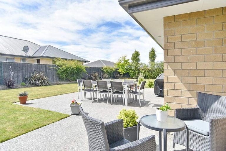 Photo of property in 15 Sequoia Way, Rangiora, 7400