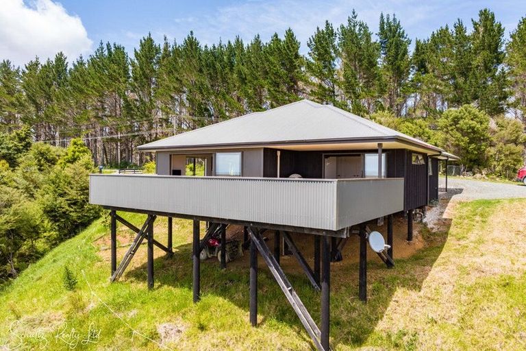 Photo of property in 827 Tinopai Road, Tinopai, Matakohe, 0593