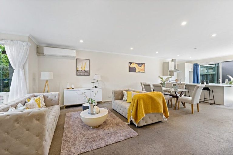 Photo of property in 13 Hakawai Avenue, Takanini, 2112