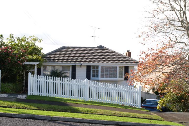 Photo of property in 44 Churchill Road, Cockle Bay, Auckland, 2014