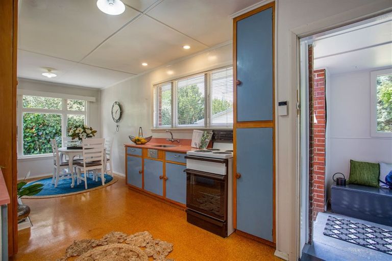 Photo of property in 6 Haynes Avenue, Upper Riccarton, Christchurch, 8041