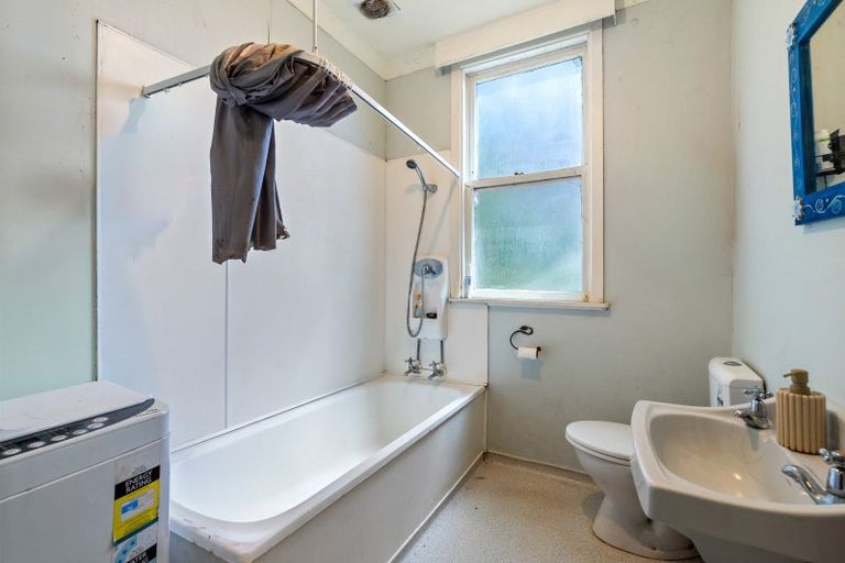 Photo of property in 25 Sutherland Crescent, Melrose, Wellington, 6023