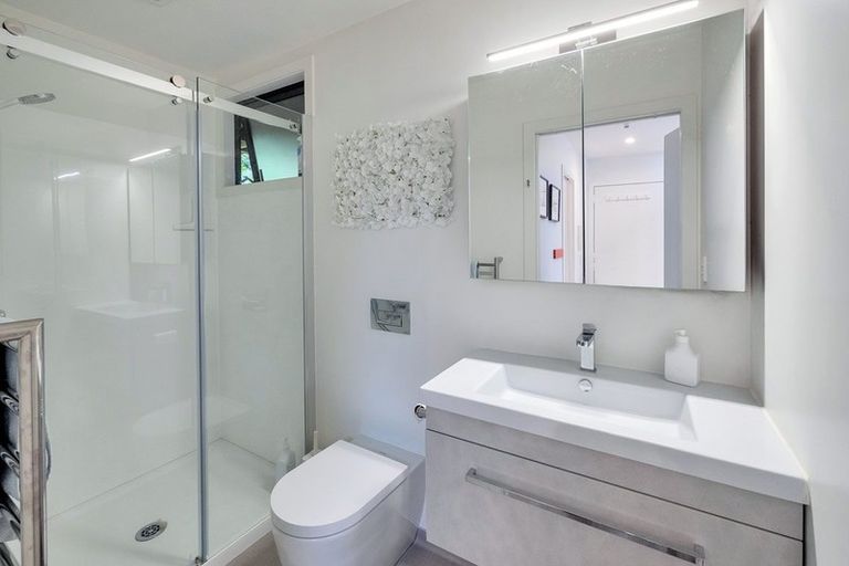 Photo of property in 1/3 Beach Road, Northcote Point, Auckland, 0627