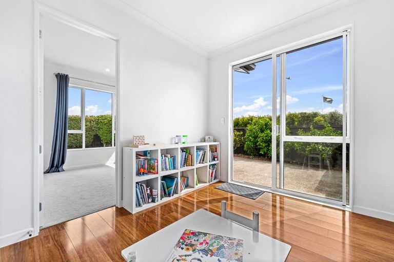 Photo of property in 1 Aporo Drive, Kumeu, 0810