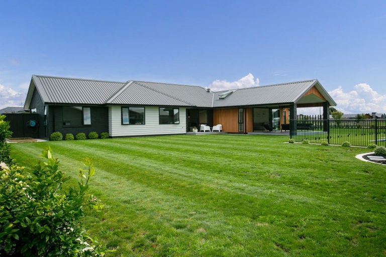 Photo of property in 83 Sunline Drive, Leamington, Cambridge, 3432