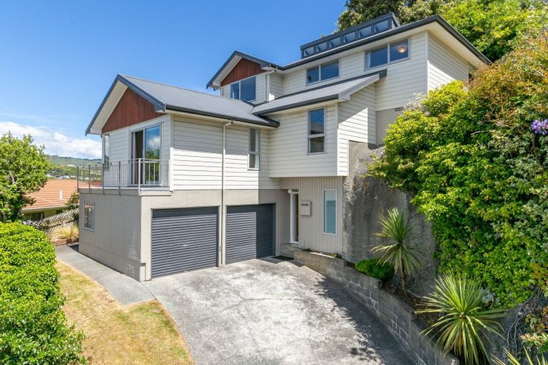 Photo of property in 3 Saint Aidans Way, Tawa, Wellington, 5028