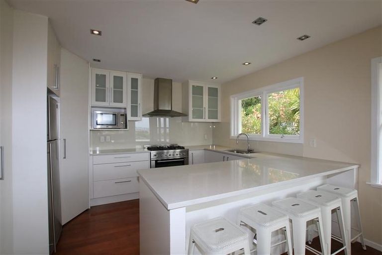 Photo of property in 12 City View Terrace, Birkenhead, Auckland, 0626