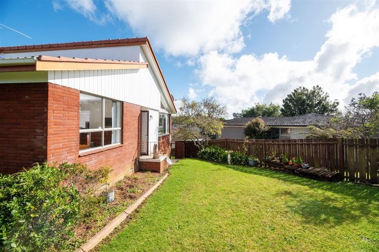 Photo of property in 1/14b Camrose Place, Glenfield, Auckland, 0629