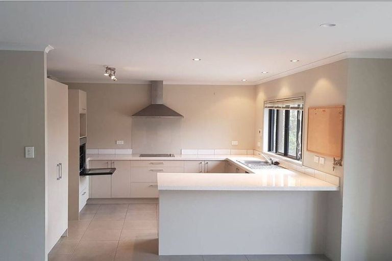 Photo of property in 19 Saltwood Street, Red Beach, 0932