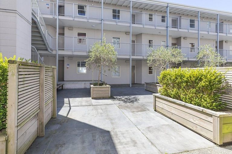 Photo of property in Luxford Villas, 114/72 Herald Street, Berhampore, Wellington, 6023