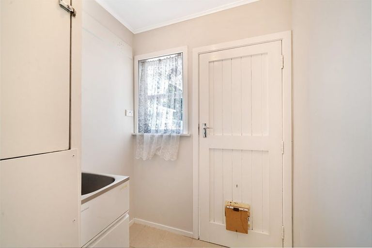 Photo of property in 16 Coniston Avenue, Te Atatu South, Auckland, 0610