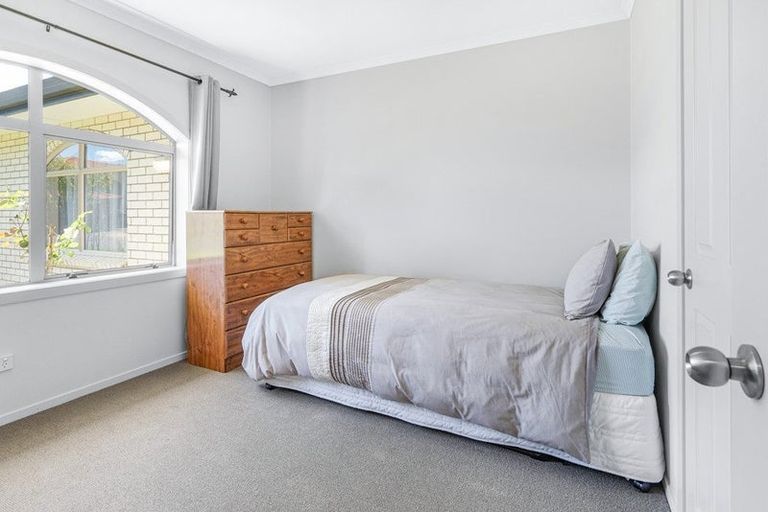 Photo of property in 70 Nielsen Gardens, Rototuna, Hamilton, 3210