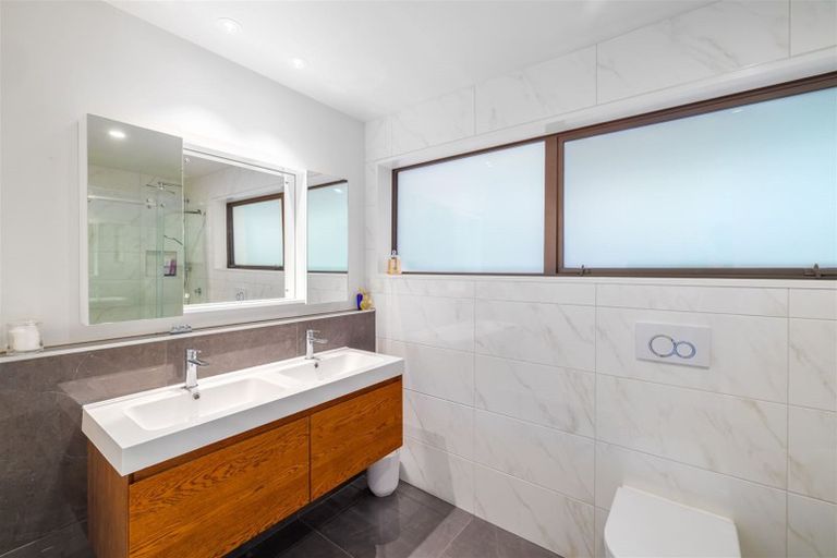 Photo of property in 237 Fifield Terrace, Opawa, Christchurch, 8023