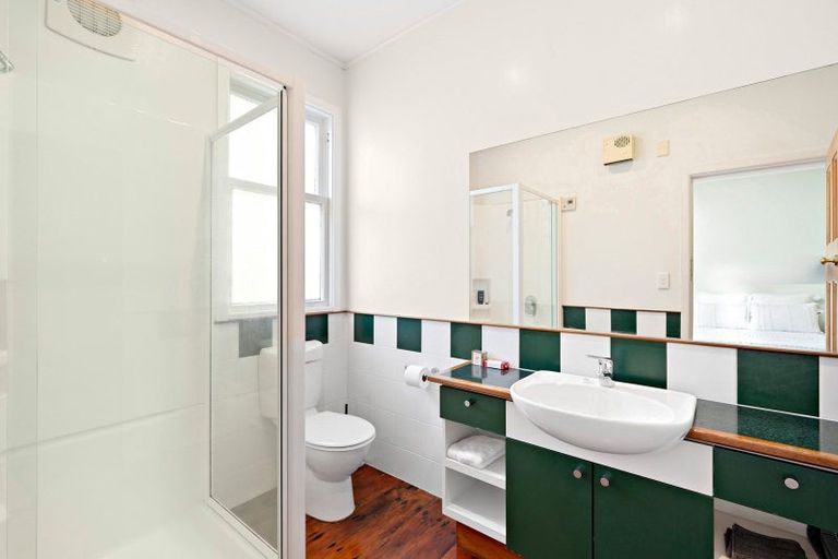 Photo of property in 35 Rimu Road, Kelburn, Wellington, 6012