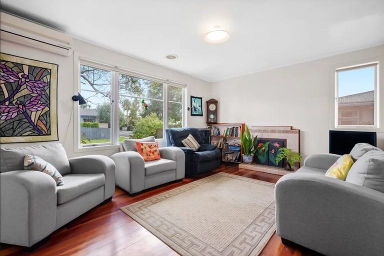 Photo of property in 14 Ward Crescent, Te Atatu Peninsula, Auckland, 0610