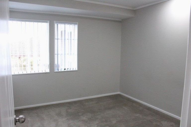 Photo of property in 6 Veagh Place, Highland Park, Auckland, 2010