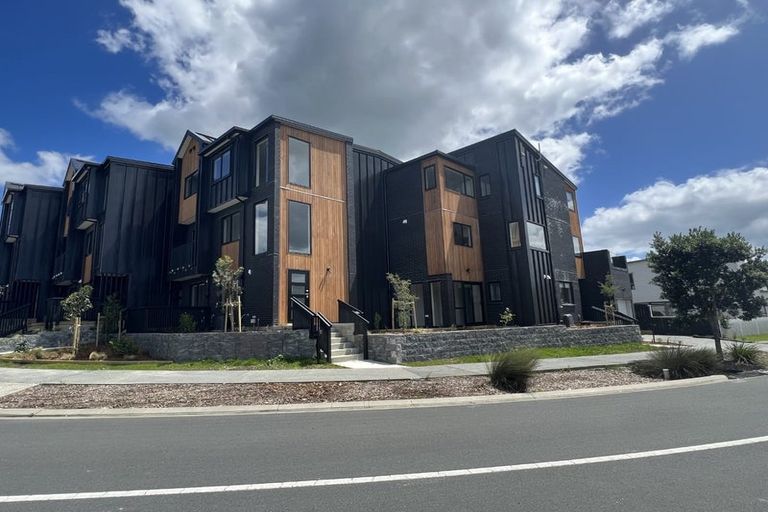 Photo of property in 13 Longshore Drive, Long Bay, Auckland, 0630