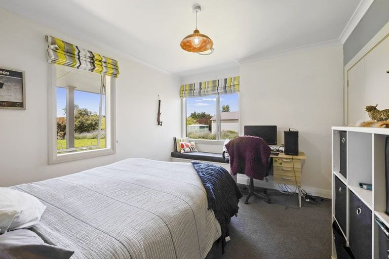 Photo of property in 32 Arthur Road, Paraite, New Plymouth, 4373