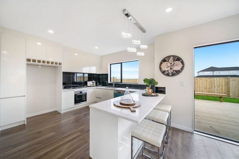 Photo of property in 78 Twin Parks Rise, Papakura, 2110