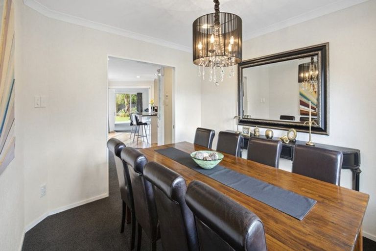 Photo of property in 24 Glencairn Place, Buckland, Pukekohe, 2677