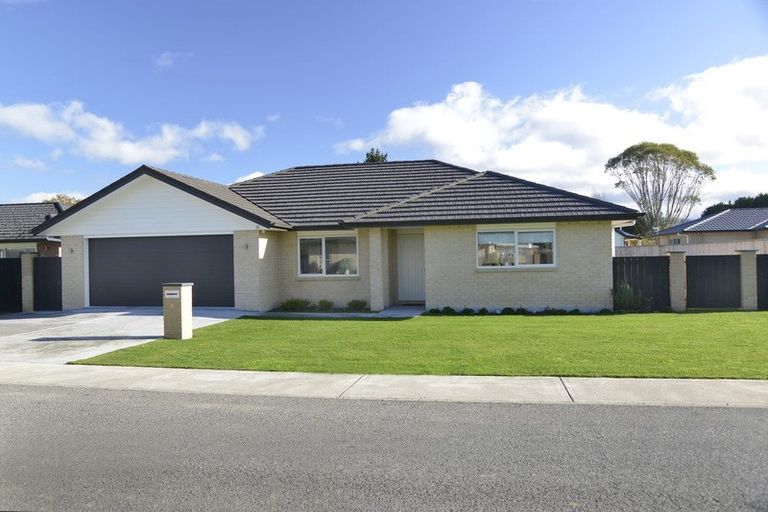 Photo of property in 3 Madison Street, Carterton, 5713