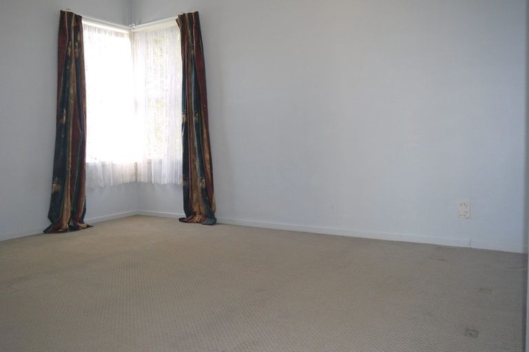 Photo of property in 1/11 Ballater Place, Highland Park, Auckland, 2010