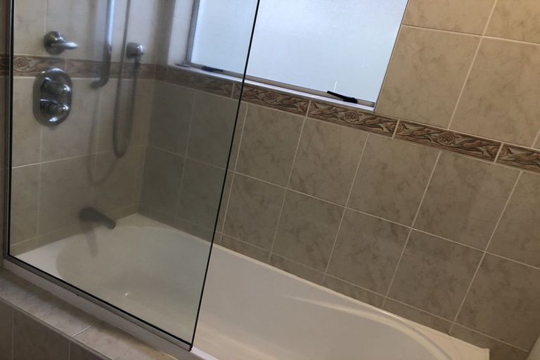 Photo of property in 1/25 Churchill Road, Murrays Bay, Auckland, 0630