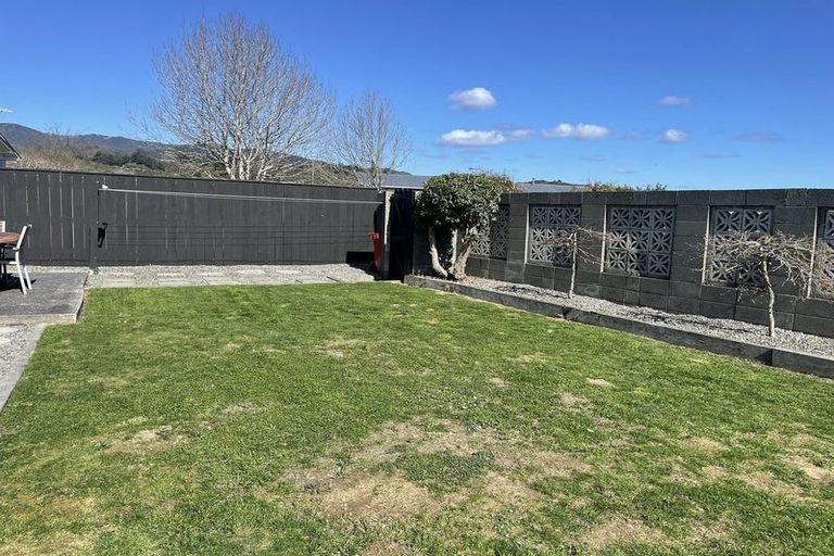 Photo of property in 28a Roband Crescent, Brown Owl, Upper Hutt, 5018
