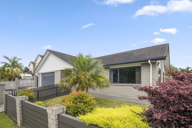 Photo of property in 14 Murray Becroft Avenue, Henderson Valley, Auckland, 0612