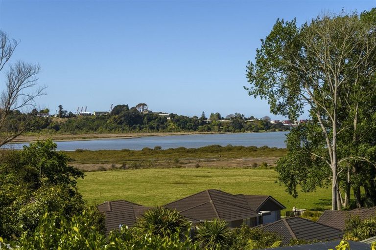 Photo of property in 6a Waikareao Way, Brookfield, Tauranga, 3110