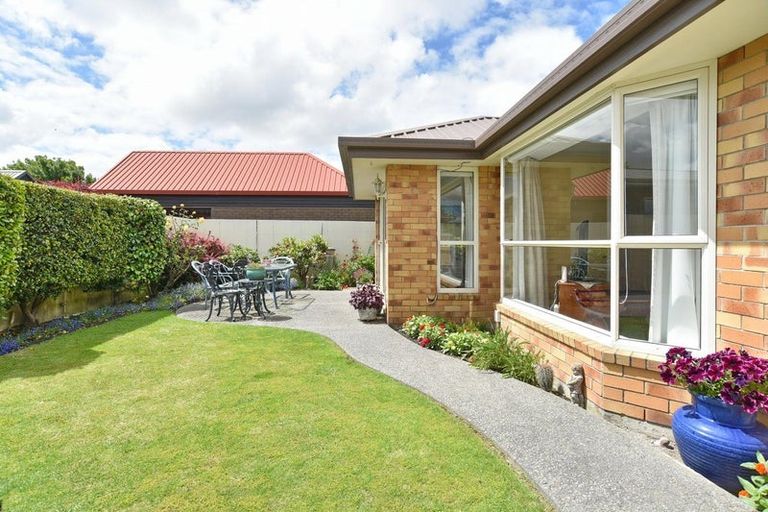 Photo of property in 2/74 Merrin Street, Avonhead, Christchurch, 8042