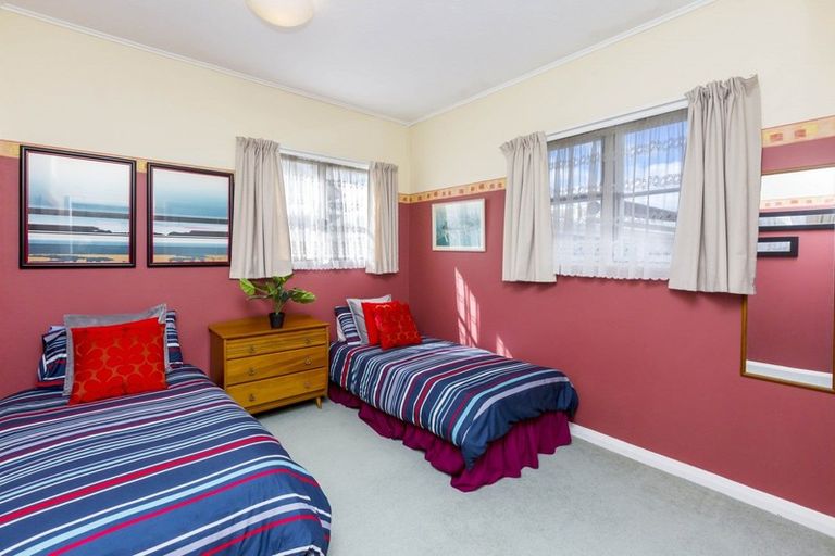 Photo of property in 10 Savage Crescent, Upper Hutt Central, Upper Hutt, 5018
