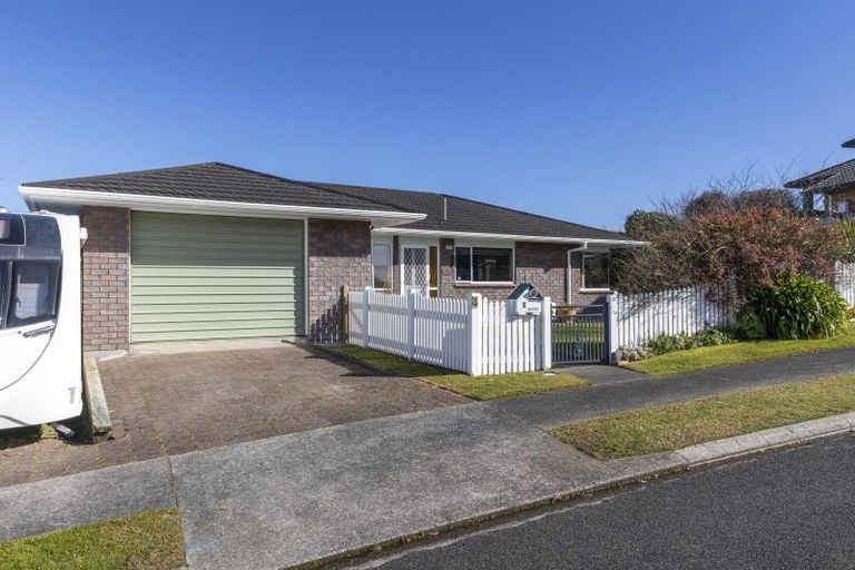 Photo of property in 3 Sandel Rise, Merrilands, New Plymouth, 4312